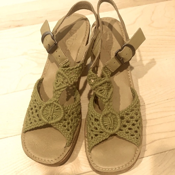 Sundance leather crochet wood sandals by Latigo - Picture 5 of 8